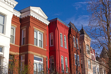 Obraz premium Colorful urban architecture of suburban Washington DC, USA. Historic brick row houses in US capital.