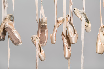 Hanging ballet shoes - obrazy, fototapety, plakaty