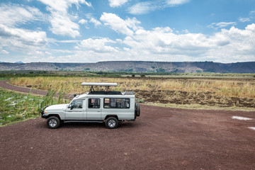 Obraz na płótnie Canvas Safari car with open roof in the serengeti national park, Tanzania, Africa