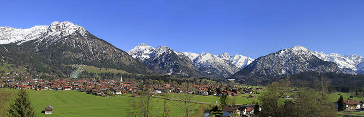 Fototapeta na wymiar Oberstdorf - Allgäu - Frühling - Panorama - Alpen