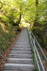 Steintreppe mit Geländer