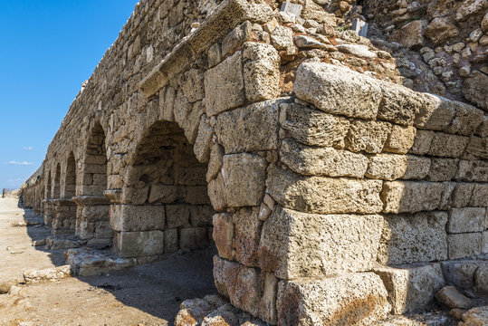 Руины на побережье Средиземного моря