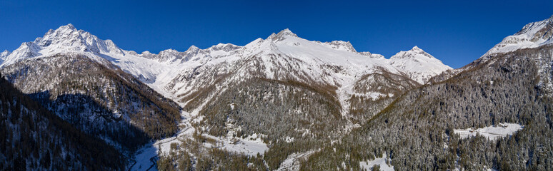 Chiareggio - Valmalenco (IT) - Vista aerea panoramica di Pian del Lupo e Val Ventina e Sissone