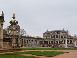 Fototapeta premium PAŁAC ZWINGERA na starym mieście w DRESDEN