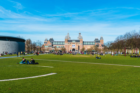 The museum square in front of the Rijks
useum in Amsterdam