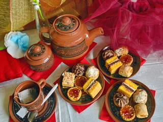 Obraz na płótnie Canvas colazione in casa con tea e pasticcini