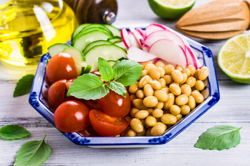 Salad of white beans