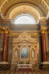 Fototapeta na wymiar Interior of the roman catholic church St. Stephen's Basilica. Budapest