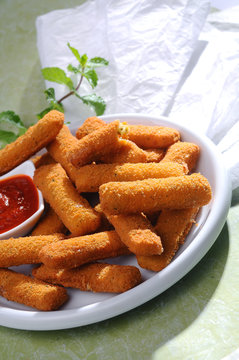 Breaded fried cheese fingers with mint & Ketchup