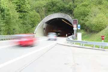 Cercles muraux Tunnel Autotunnel im Schwarzwald