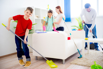 Family cleaning house - 147160344
