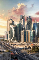 Das City Center von Doha, Katar, bei Sonnenaufgang