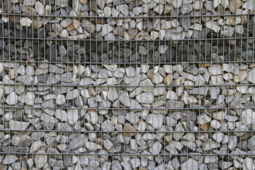 farbige Natursteinmauer