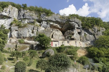 ville troglodite en dordgogne - La Roque Saint Christophe