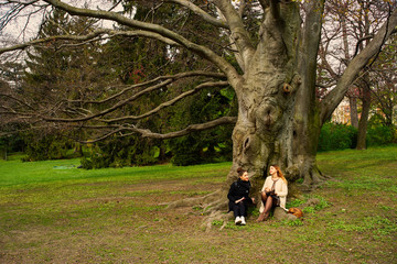 Obraz na płótnie Canvas Two woman are in a park