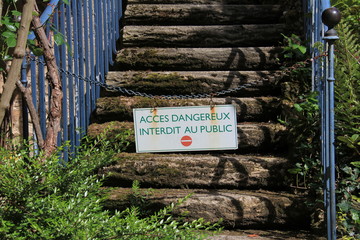 Escalier dangereux