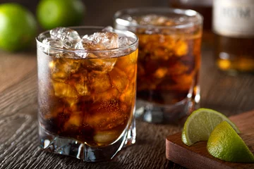 Fotobehang Bar Rum en Cola