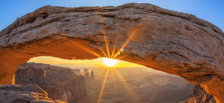 Famous sunrise at Mesa Arch