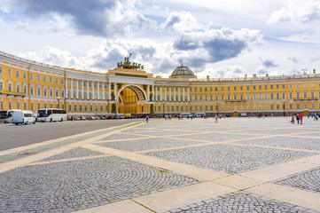 Fototapeta na wymiar The Palace Square and the General Staff Building in St. Petersburg