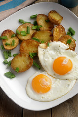 Fried eggs with potato