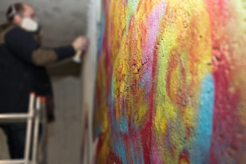 Graffiti Kunst - Sprayer/ Künstler am Arbeiten