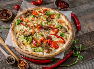 Large vegeterian pizza with sauces and pepper