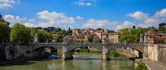Obraz premium Bridge over Tiber river - Rome, Italy