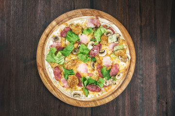 Pizza with ham and mushrooms