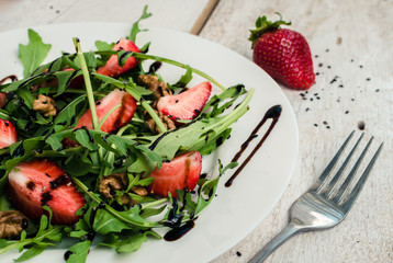 Fresh salad with arugula and strawberries