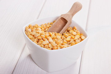 Split peas containing zinc and dietary fiber, healthy nutrition