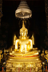 Fototapeta premium buddha statue in Wat Pavaranivesh Vihara Rajavaravihara or Wat Bowon Niwet Wihan Ratchaworawihan or Wat Bowonniwet Vihara