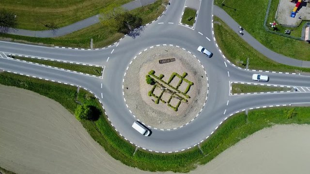 Kreisverkehr aus der Vogelperspektive
