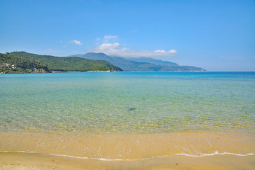 Fototapeta na wymiar ruhiger Strand auf der Insel Elba im Mittelmeer,Toskana,Italien