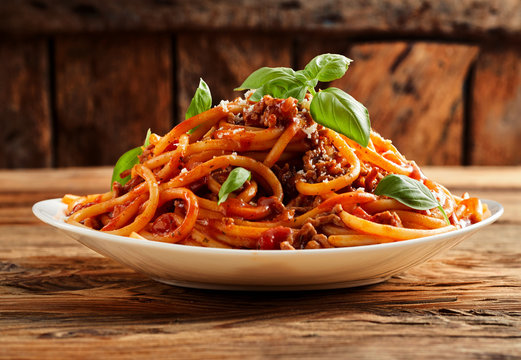 Heaped plate of delicious Italian spaghetti