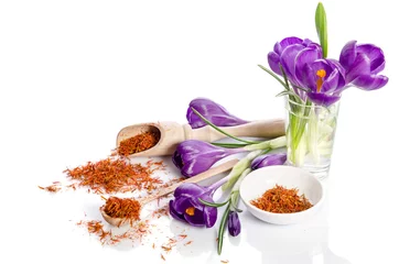 Crédence de cuisine en plexiglas Crocus crocus flower with saffron isolated on white background