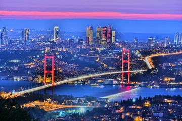 Rolgordijnen Panoramisch uitzicht over Istanbul met de Bosporusbrug © monticellllo