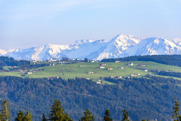 Obraz premium Weitblick Richtung Sulzberg und in die Bregenzerwaldberge am Abend