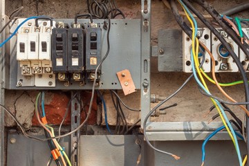 Repair of electricity distribution in an old house