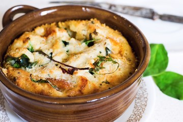 Easter salty pie with spinach and bear garlic stuffing.