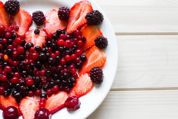 Ornamented plate with forest fruits