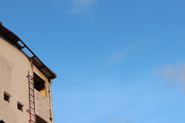 Fototapeta na wymiar Old house and blue sky background