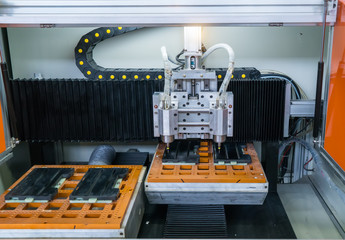 atuomatic screw feeder in cell phone assembly equipment factory.