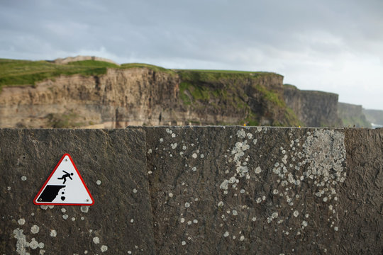 'Do not walk on cliff' sign