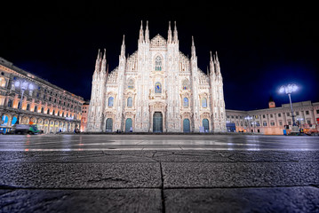 Obraz premium Night of Piazza Duomo in Milan (super wide angle)