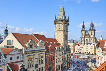 Obraz premium Old Town Square with Town hall tower and Tyne church, protected by UNESCO