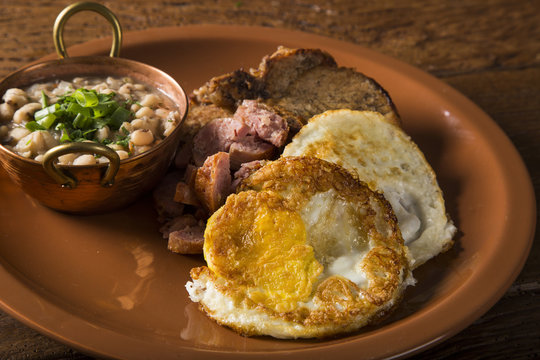 Traditional Brazilian lunch dish called virado a paulista