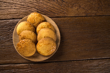 Cracker with corn flour called Broa caxambu in Brazil.