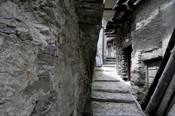 Gasse in Loco, Valle Onsernone – Tessin