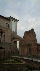 Fototapeta na wymiar rovine romane sul colle Palatino
