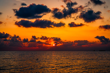 Couché de soleil sur la mer méditerranée